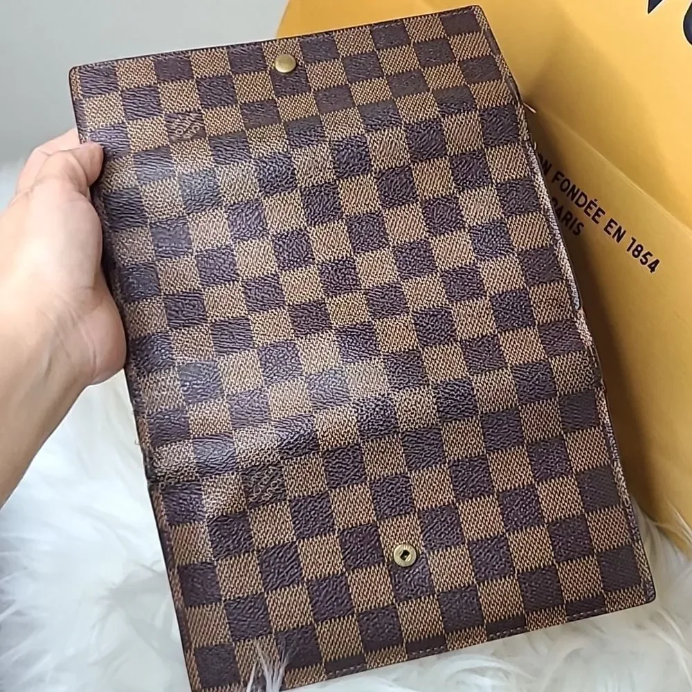 💯 Authentic Louis vuitton DE Long Wallet 🍀